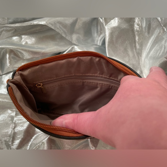 Brown Wristlet 👜 Nice Size NWOT - Picture 4 of 5